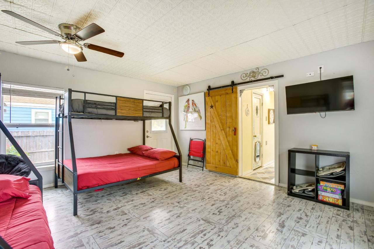Galveston Cottage About 1 Mi To Beach Pet Friendly! Екстериор снимка