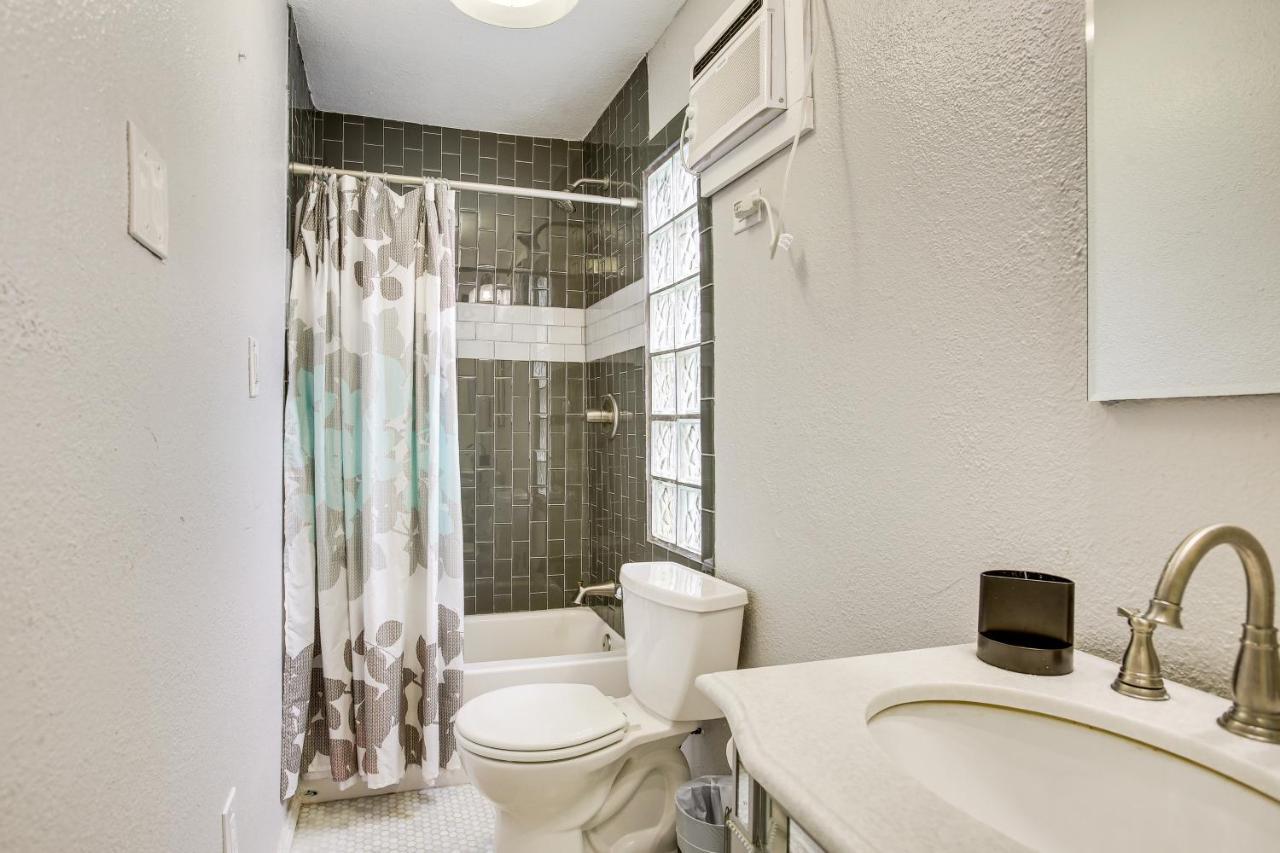 Galveston Cottage About 1 Mi To Beach Pet Friendly! Екстериор снимка